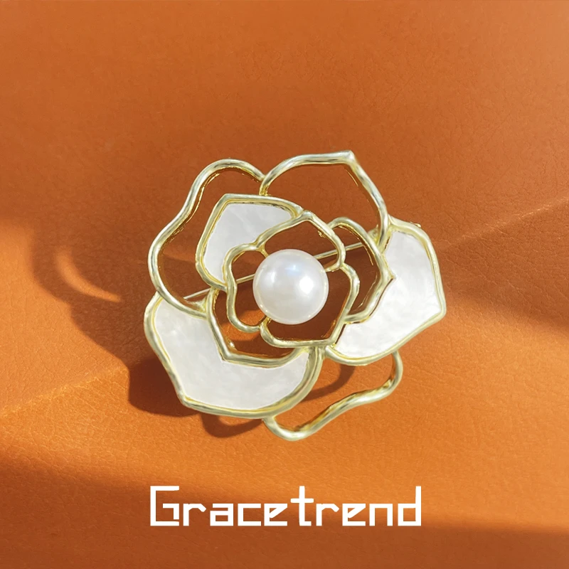 Grace trend 铜合金仿珍珠胸针 时尚轻奢山茶花胸针百搭饰品D-078