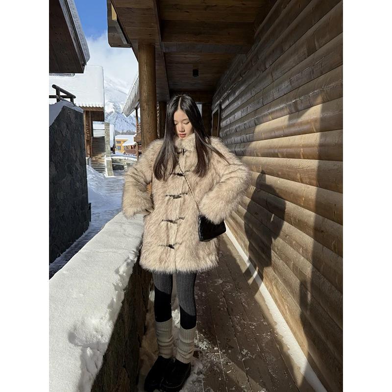 王少女的店【清清】奶茶色宽松毛绒外套冬季保暖雪地上衣 W27861S44