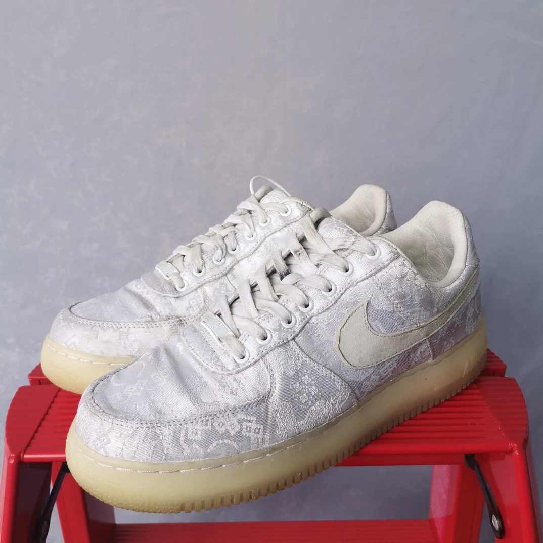 Af1白丝绸44码 鞋面小毛边  鞋底略有磨损 AA1919