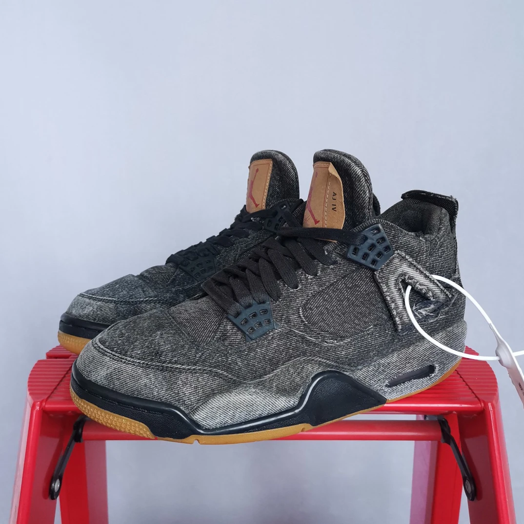 Aj4李维斯42.5码  OO0114休闲鞋