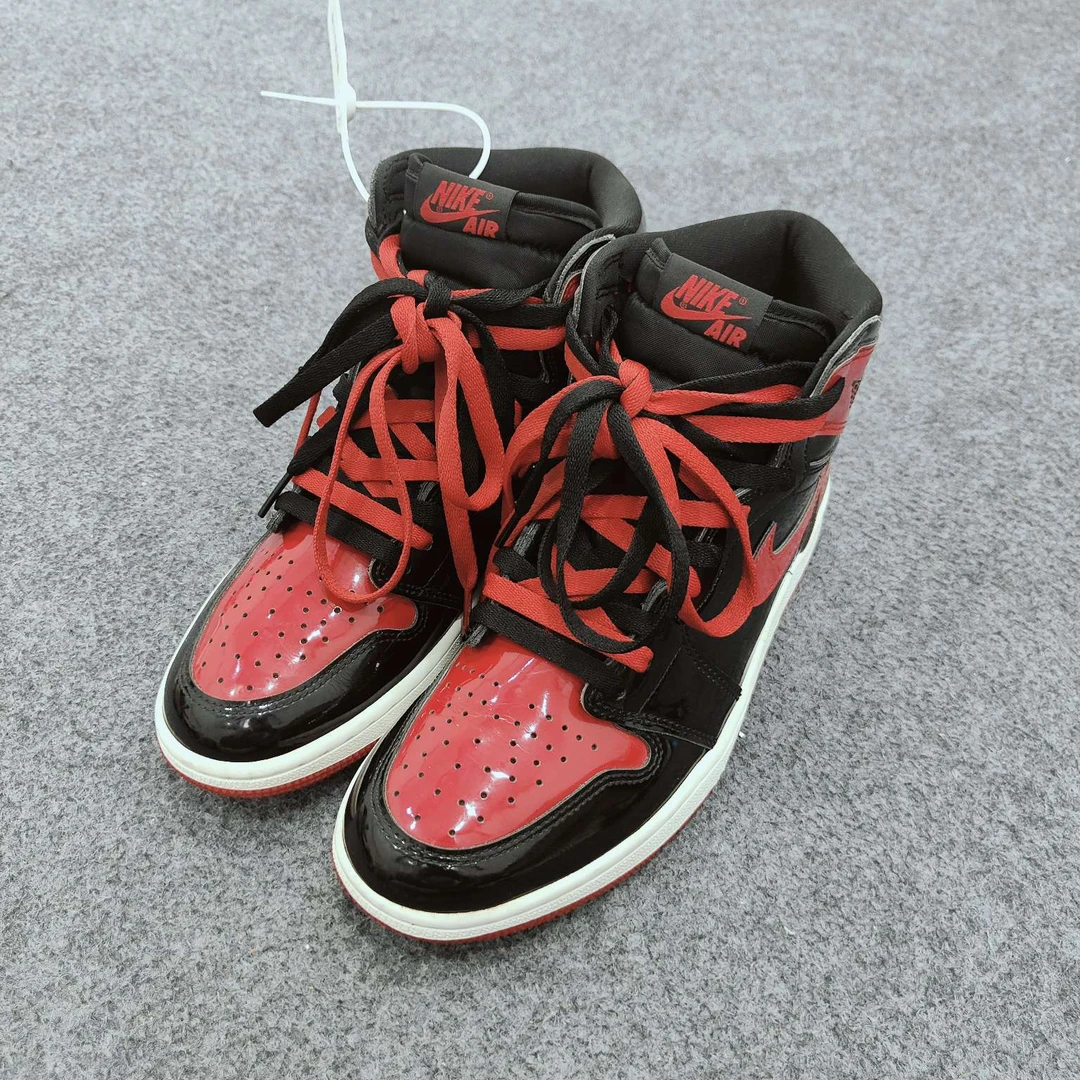 Aj1漆皮 42.5码 TT0911