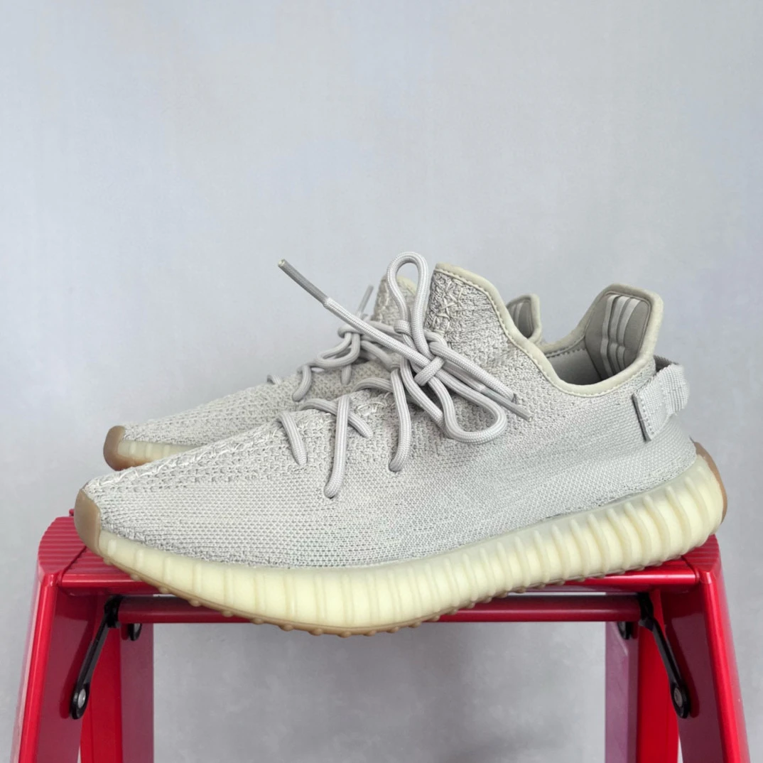Yeezy350芝麻44码 售价999 PP2418休闲鞋