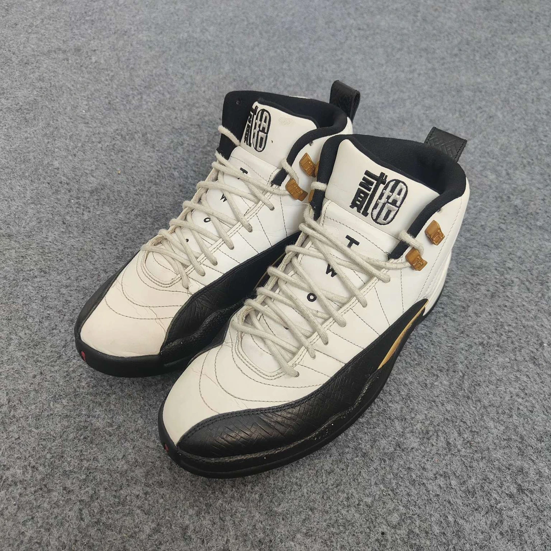 AJ12黑白 42.5码原盒 SS0429