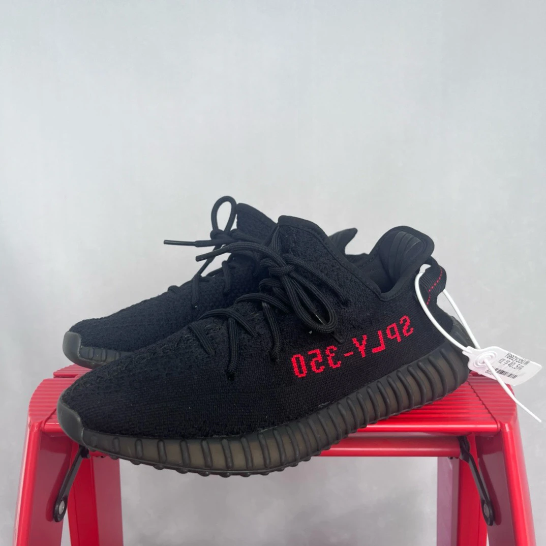 Yeezy350黑红字40.5码 OO1211休闲鞋
