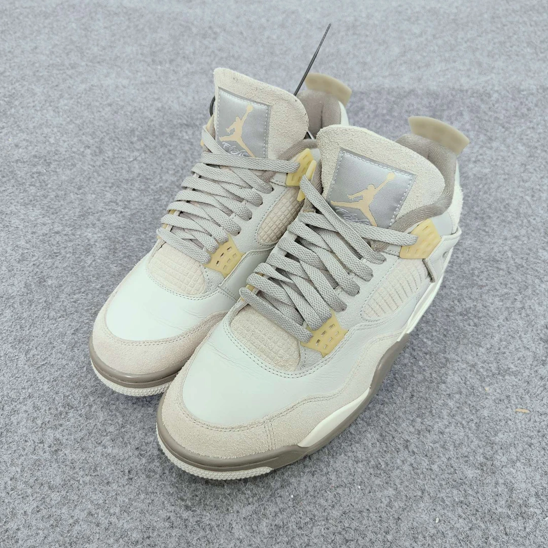 AJ4灰兔子 43码原盒 SS2819