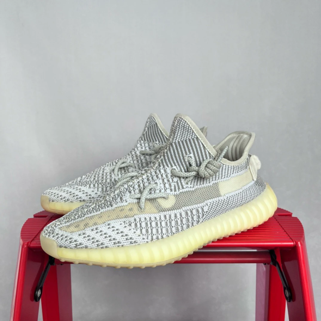 Yeezy350天使40.5码原盒  OO3010休闲鞋