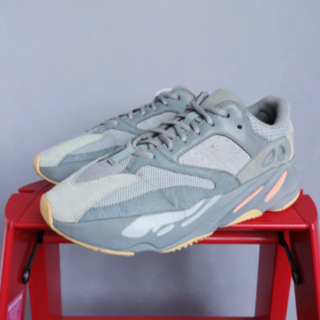 特价 Yeezy700惯性42.5码 售价799 MM0417休闲鞋