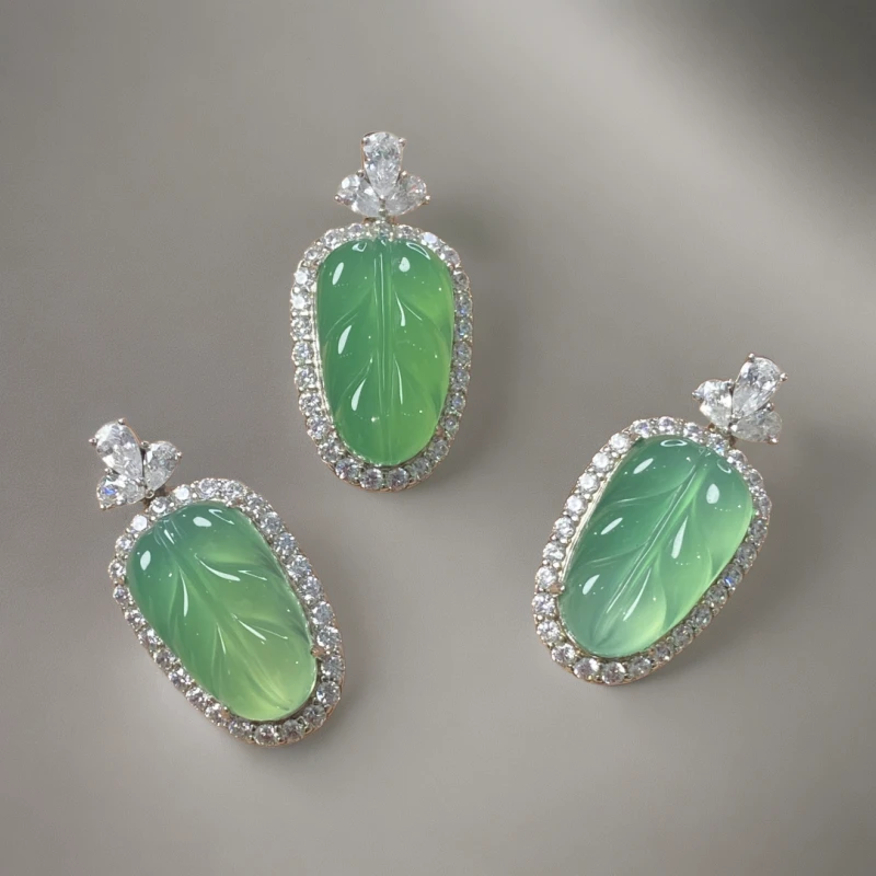 天然玉髓小叶子项链镶嵌S925银百搭女款满钻（多样性发货随机一件）