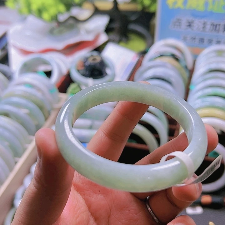 翡翠手镯未镶嵌香***露深夜