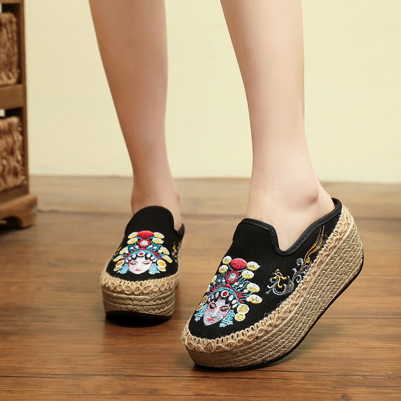 【汉诺依]1618-110京剧脸谱高跟坡跟时尚国风透气绣花女拖鞋女凉鞋