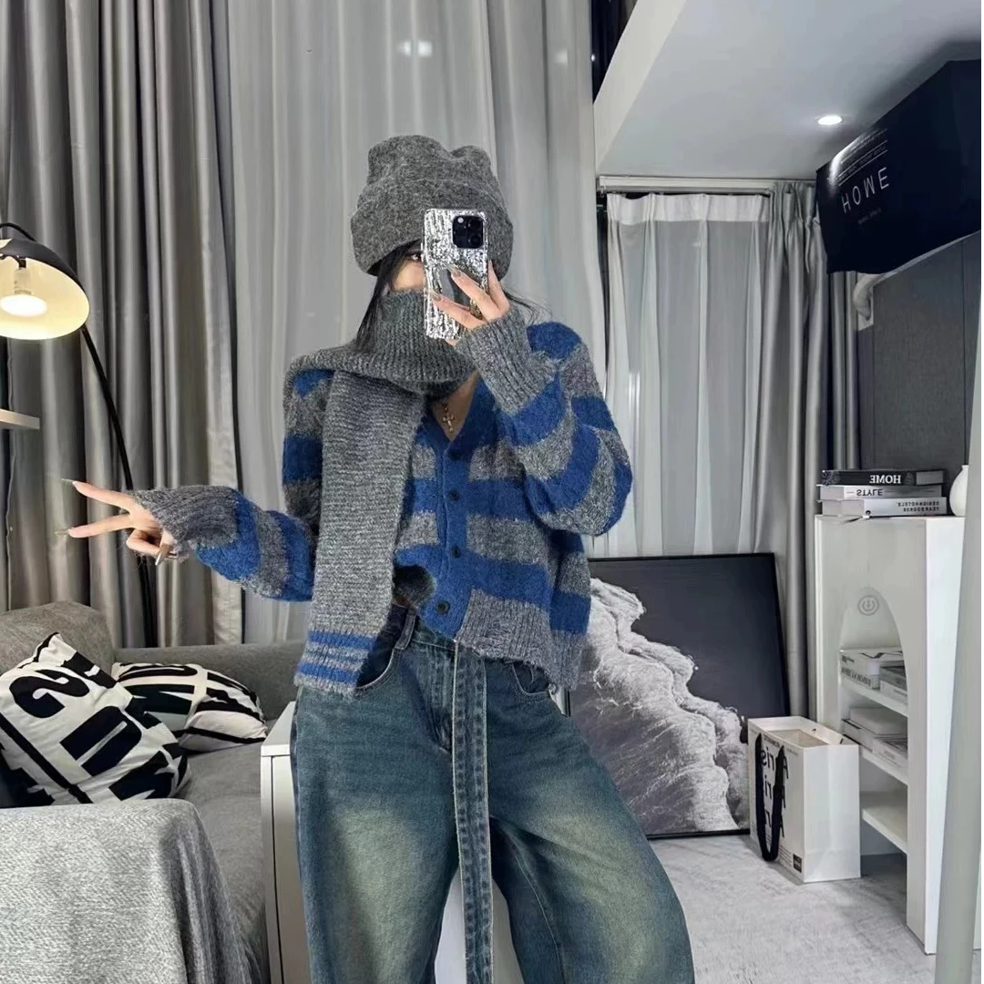 韩版时尚百搭加厚保暖条纹V领毛衣开衫短款外套+围脖两件套女秋冬