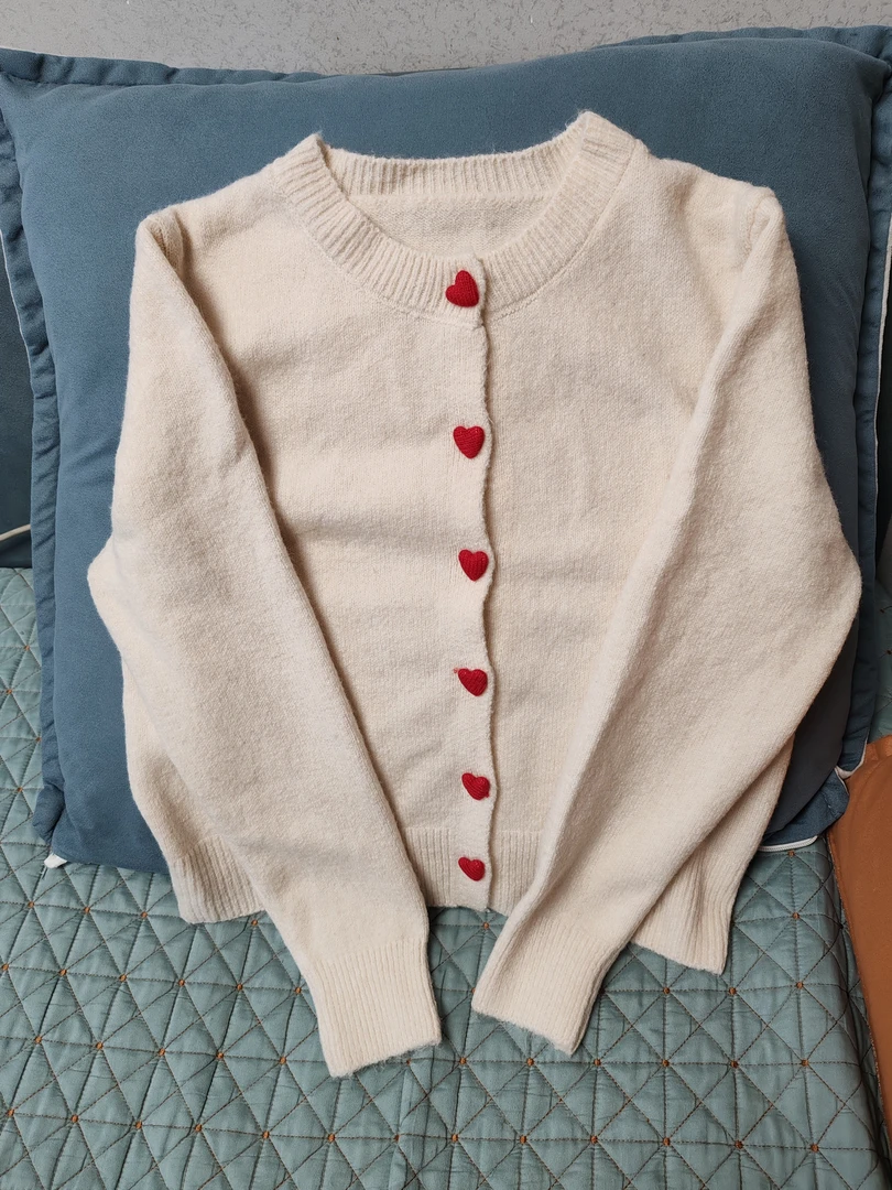 韩系慵懒风爱心纽扣针织开衫女圆领宽松温柔毛衣外套