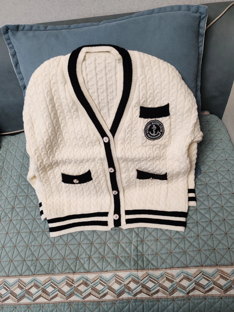 V领宽松长袖开襟毛衫时尚百搭秋冬毛衫