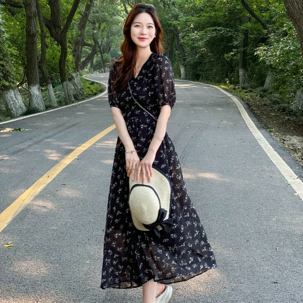 【白桃乌龙】2025夏季新款碎花法式时尚气质显瘦高级感连衣裙长裙