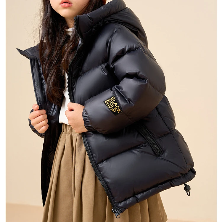 新款黑金儿童羽绒服黑色连帽中大童男冬季外套充绒量200~250g时尚