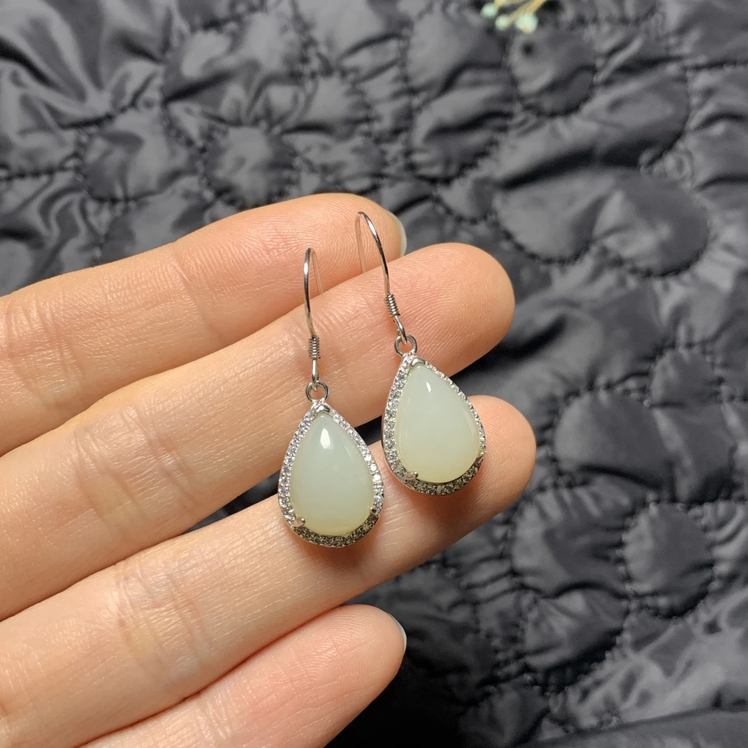 【明钰甄选】和田玉白玉水滴女士时尚轻奢精美高冰耳饰