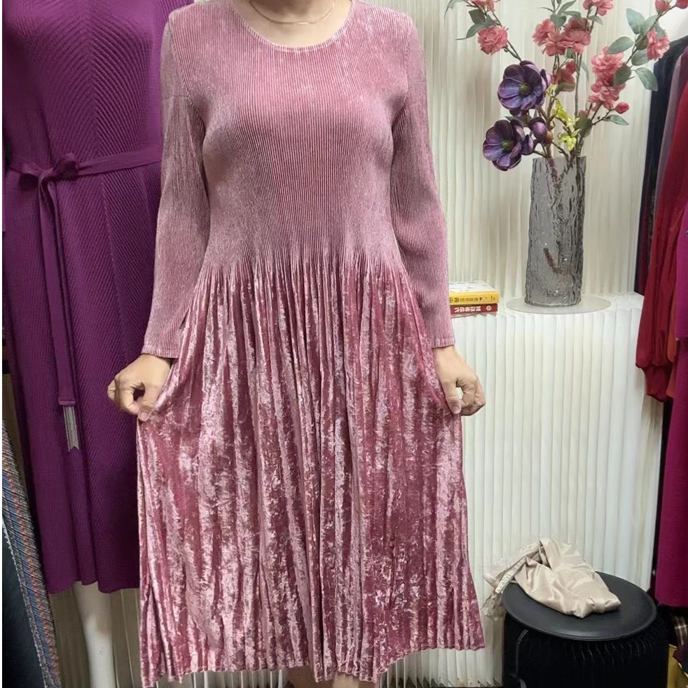 《清仓》褶皱纯色净版丝绒连衣裙