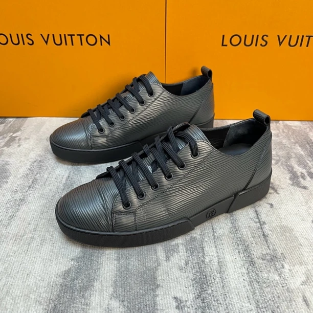 LouisVuitton/路易威登黑色水波纹时尚简约休闲板鞋/99新/40欧码