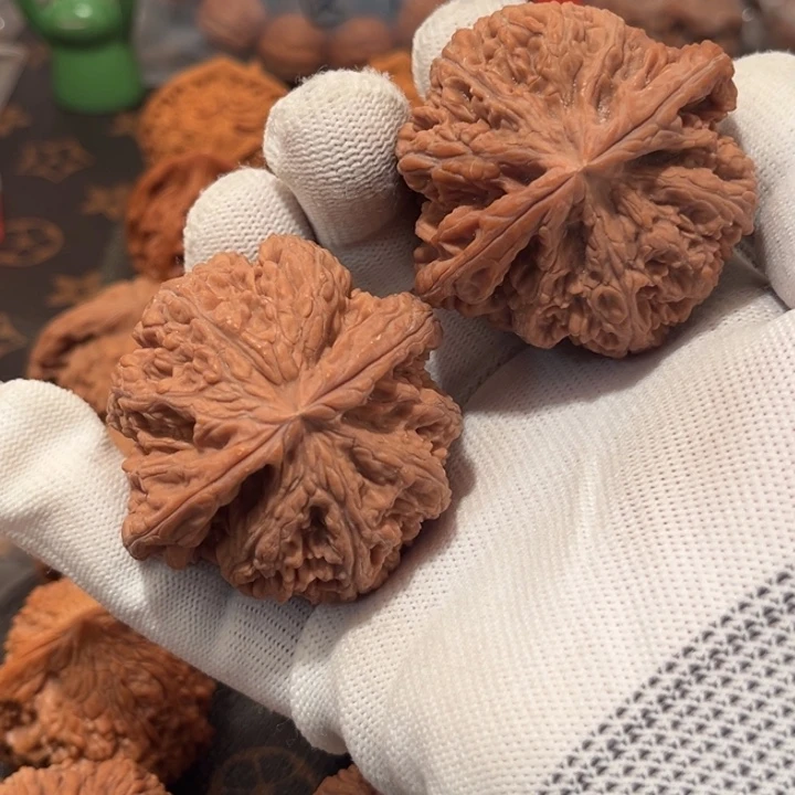 文玩核桃吊坠粗筋