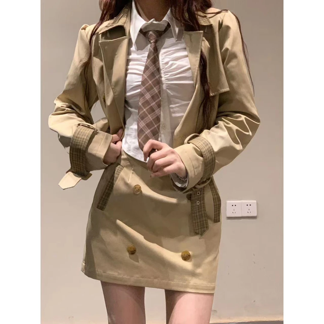 七颗虾滑“美式布朗尼”美拉德穿搭学院风衣拼接格纹西装+高腰半裙