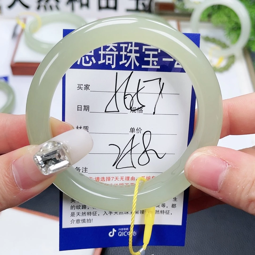 和田玉手镯未镶嵌