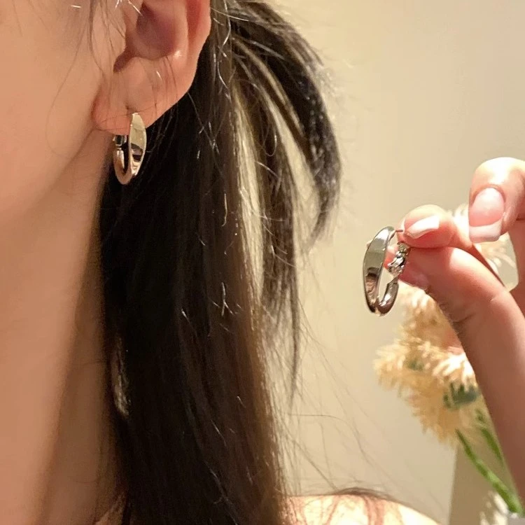 ins冷淡风耳圈耳环2023新款爆款耳钉小众设计感高级耳扣耳饰女