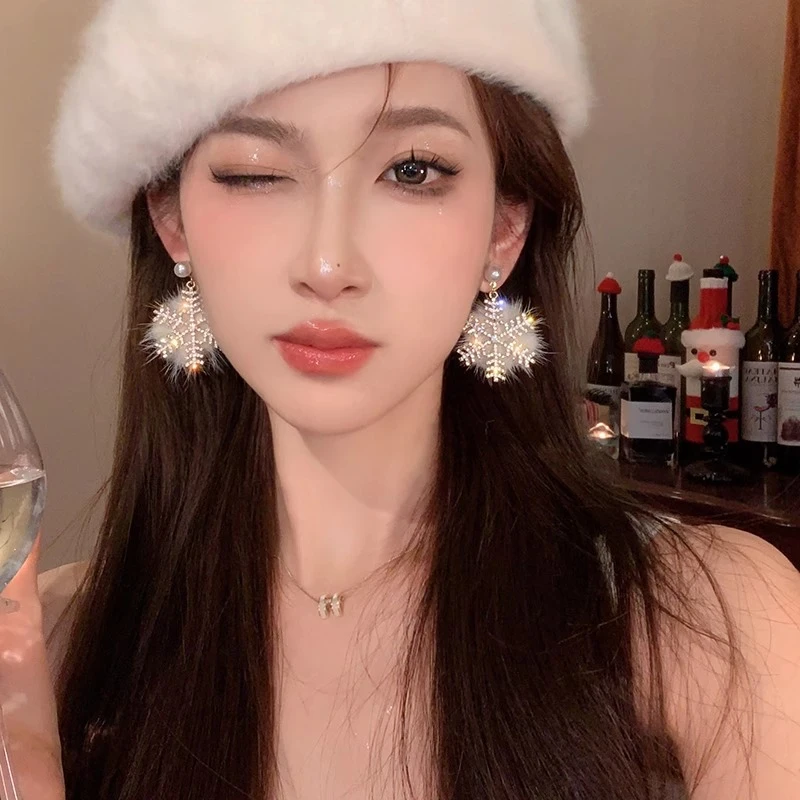 铜合金耳饰 雪花毛绒轻奢耳饰气质高级感耳钉女2023新款爆款耳坠