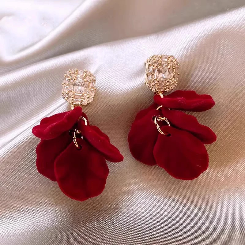铜合金耳饰 安可拉红丝绒花朵耳环女2024新款爆款耳钉秋冬耳饰女