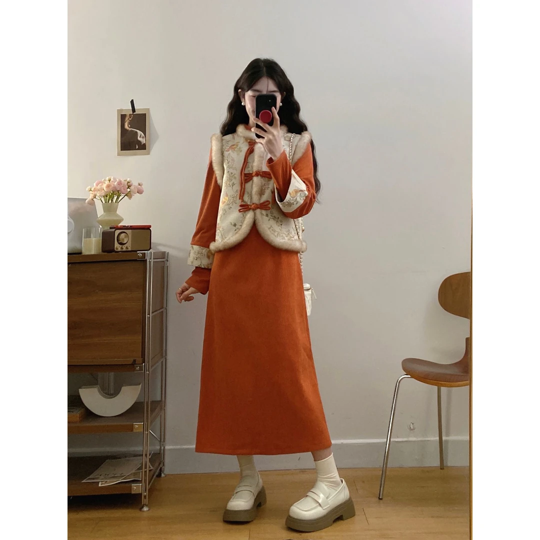 MO88ZSPF大码2024冬季新中式国风加绒旗袍连衣裙盘扣马甲两件套