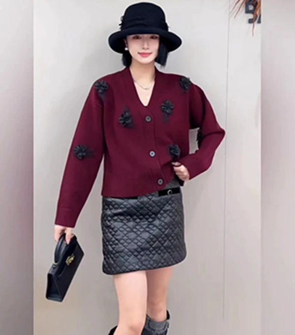 K90316女士新款绣花休闲气质显瘦百搭时尚针织纽扣开衫(5个纽扣）
