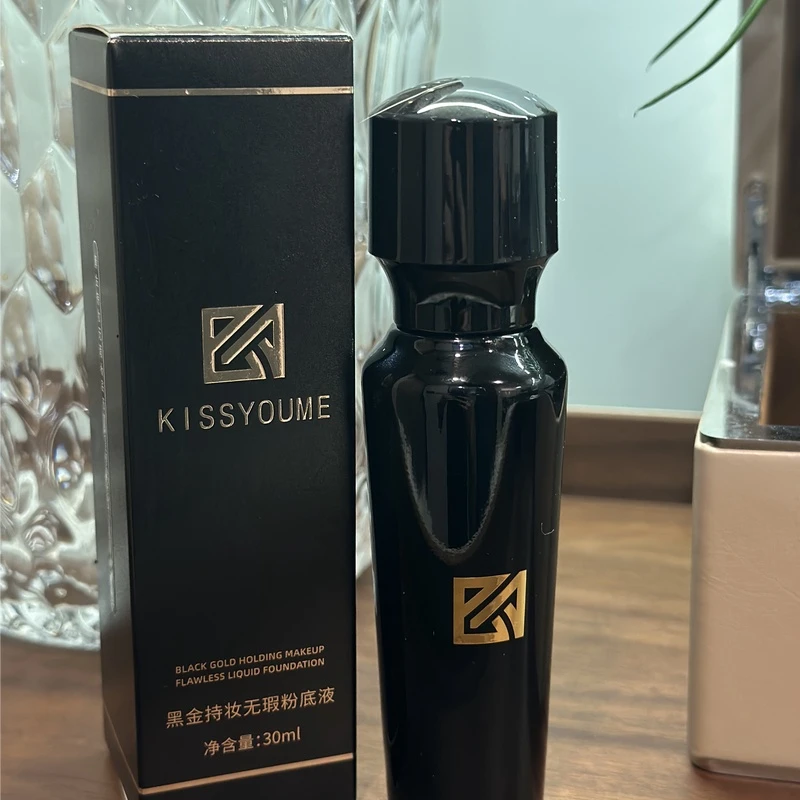 KISSYOUME黑金粉底液不易脱妆自然色象牙白