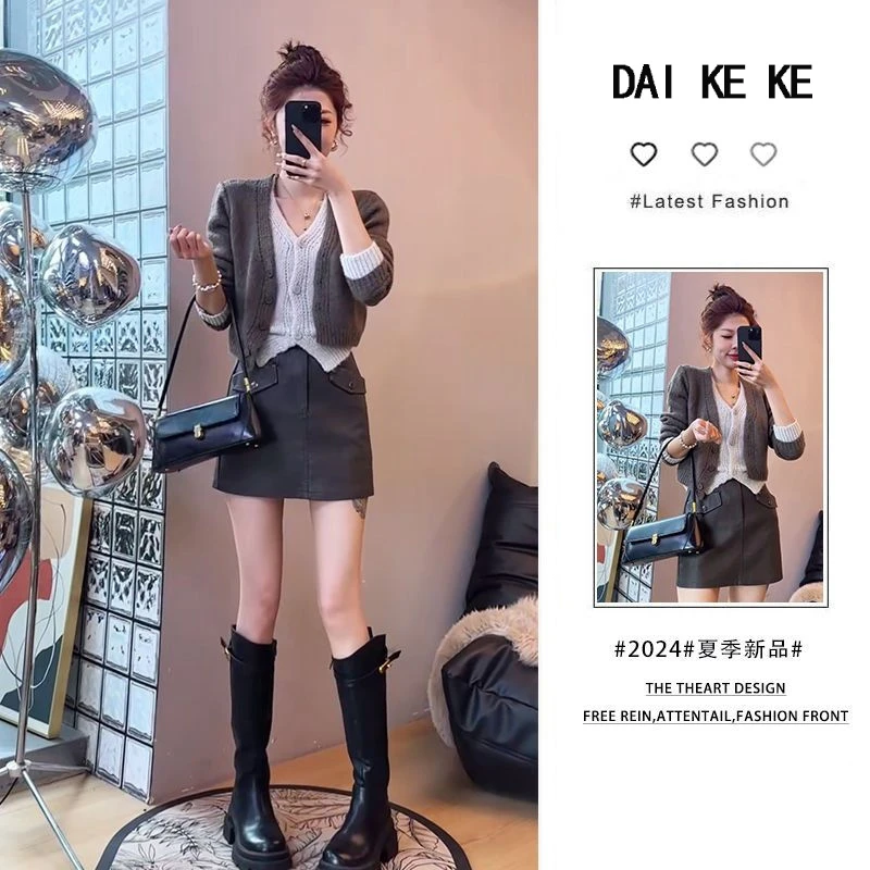 今年流行穿搭一整套2025新款秋季气质假两件针织毛衣皮短裙两件套