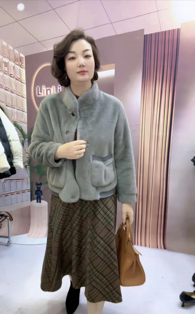 《林李上新》3919时尚宽松立领仿貂毛外套