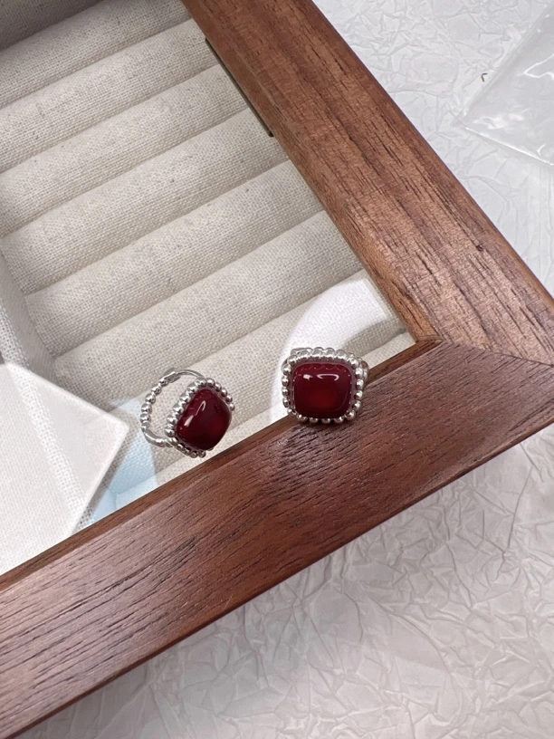 925银亚克力耳饰 通体925银厂酒红色镶嵌亚克力椭圆银耳环