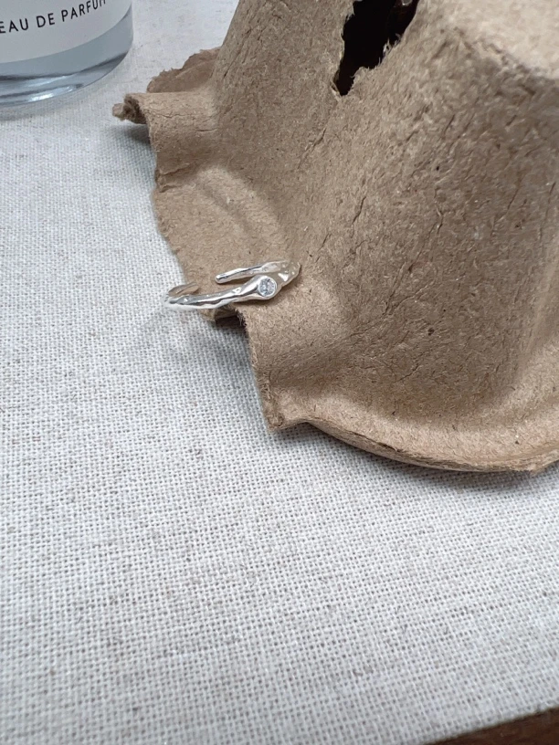 925银合成锆石戒指 日韩厂极简ins肌理感合成锆石银戒指12～18码