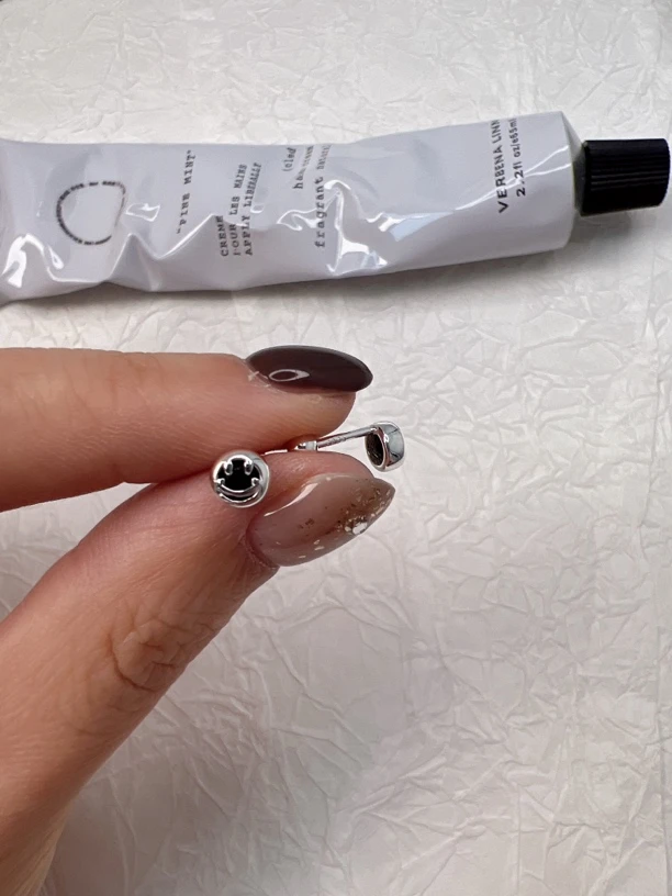 925银亚克力耳饰 日系厂时尚简约百搭笑脸螺丝银耳饰