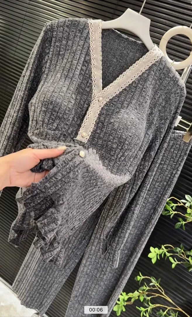 秋冬新款竖条纹胸垫款洋气家居服睡衣套装女（自带胸垫）