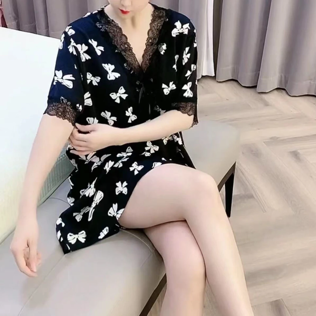 新款时尚洋气宽松V领拼接蕾丝睡裙