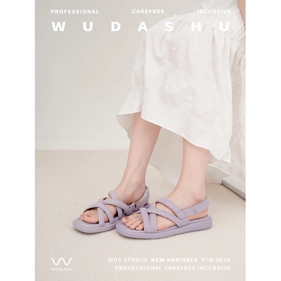 穿高跟鞋的吴大叔2024新款夏季休闲舒适露趾外穿时装凉鞋平底单鞋