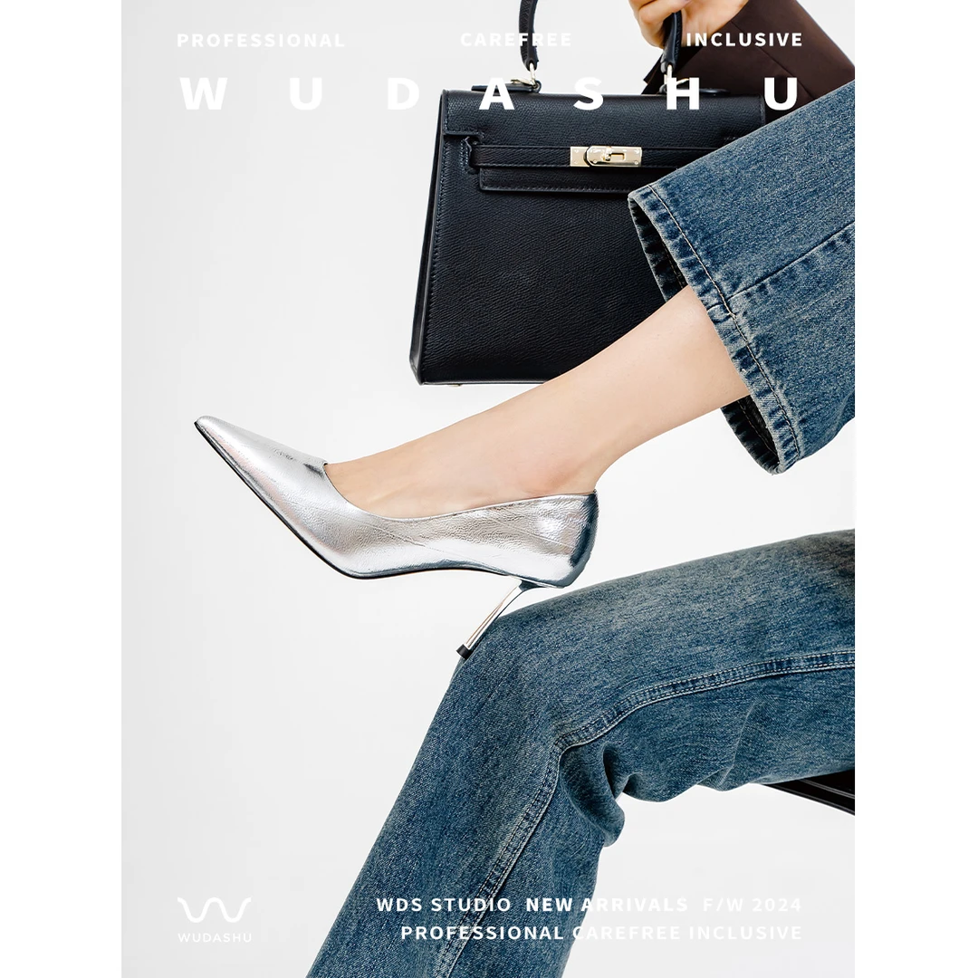 穿高跟鞋的吴大叔2024新款时尚银色浅口高跟鞋尖头细跟婚鞋女单鞋