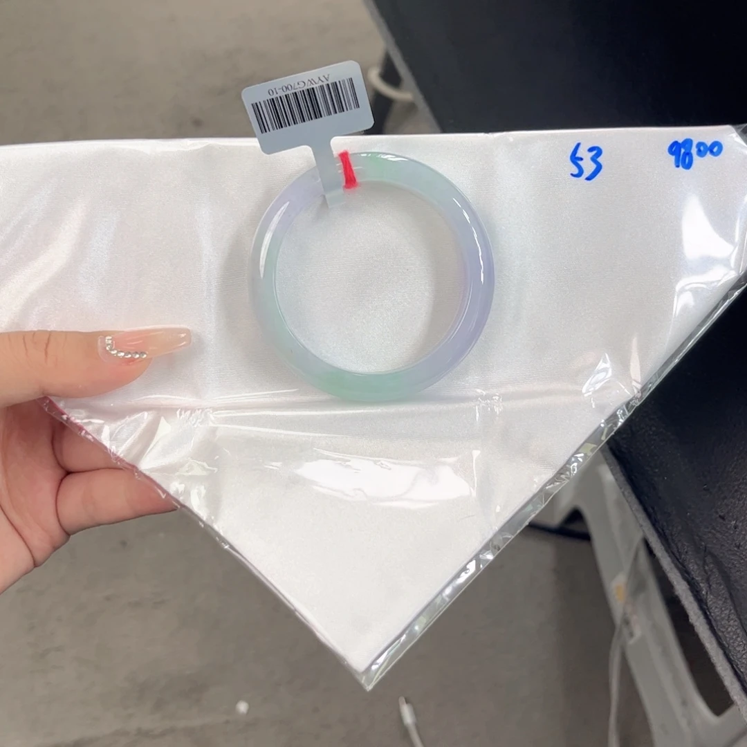 翡翠手镯未镶嵌翡翠