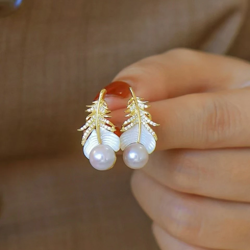 LH359【羽毛珍珠耳钉】气质轻奢时尚百搭复古小众简约镶嵌法式精致