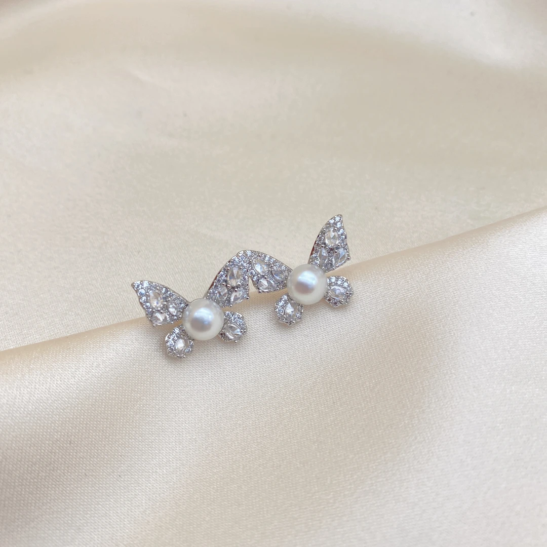LH436【发光蝴蝶珍珠耳钉】气质轻奢时尚百搭小众简约设计师精致