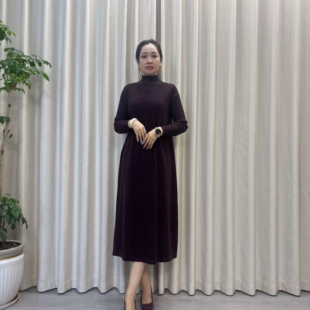 75立体浮雕工艺轻奢针织连衣裙