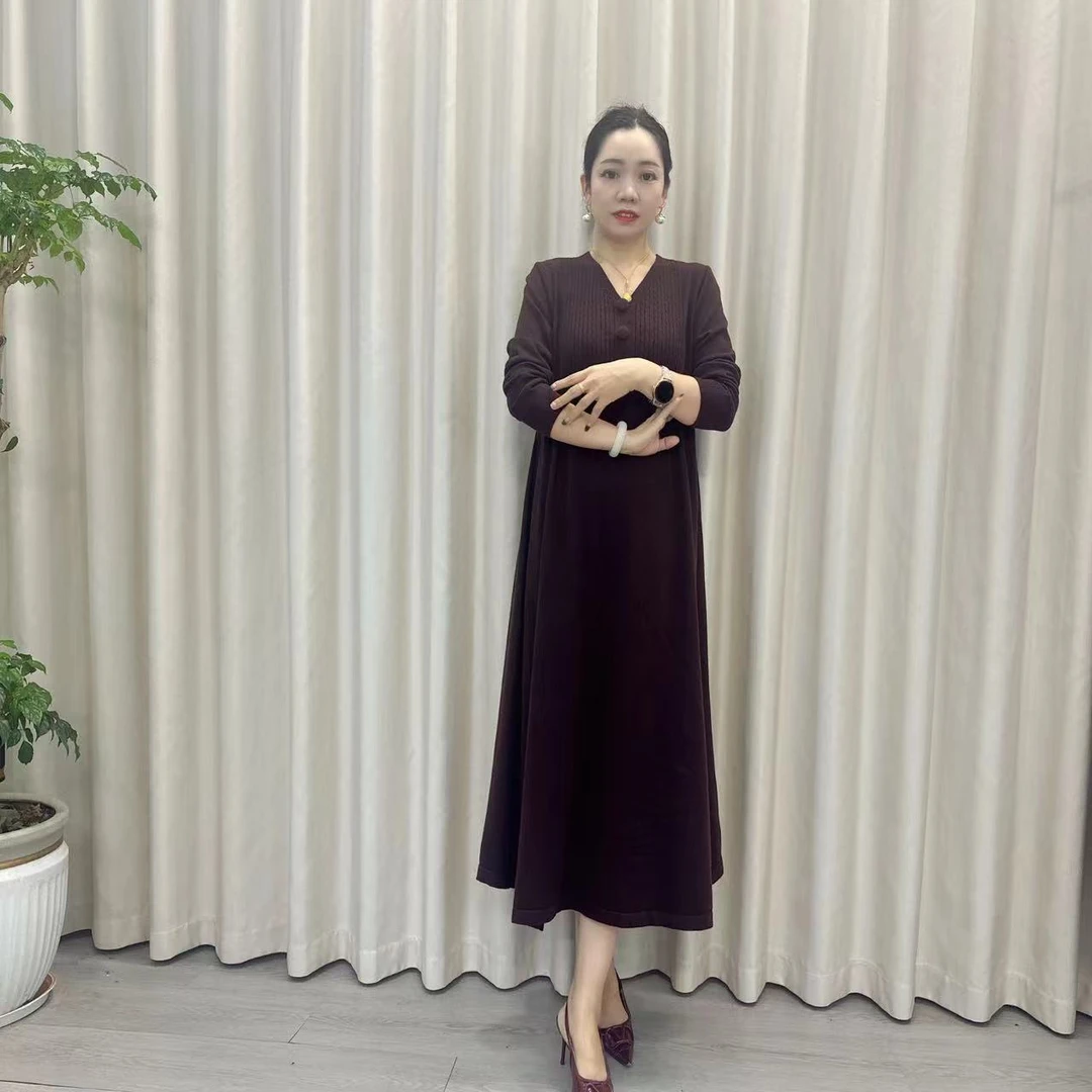 565气质优雅扣子设计轻奢针织连衣裙