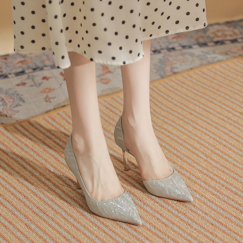 【AINER-CAT】爱妮猫跟鞋细跟新款水晶新娘婚鞋尖头浅口侧空单鞋