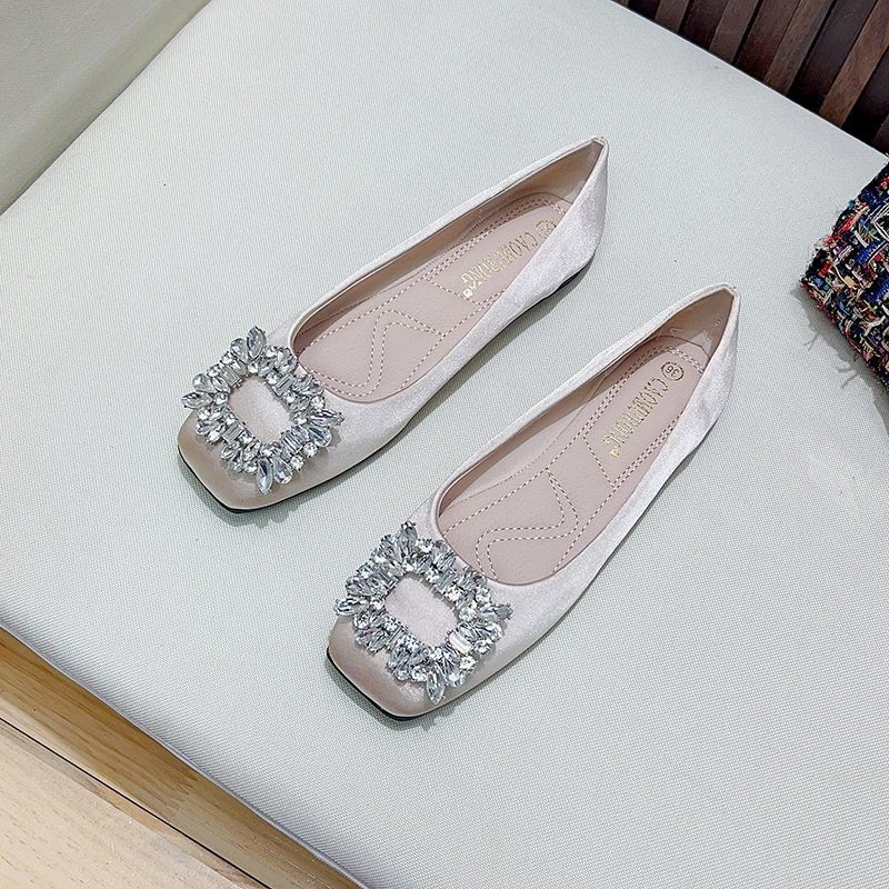 晚风气质水钻法式平底鞋温柔小香风单鞋女春款黑色浅口奶奶女鞋子