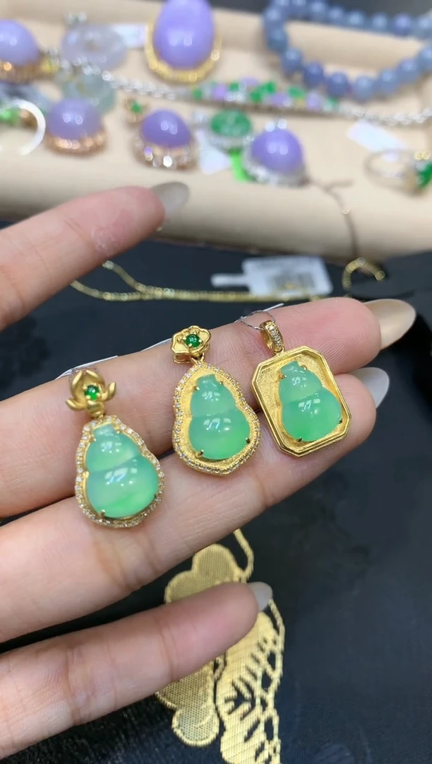 【闪购商品】翡翠颈饰18K金镶嵌葫芦【多样性发其一】