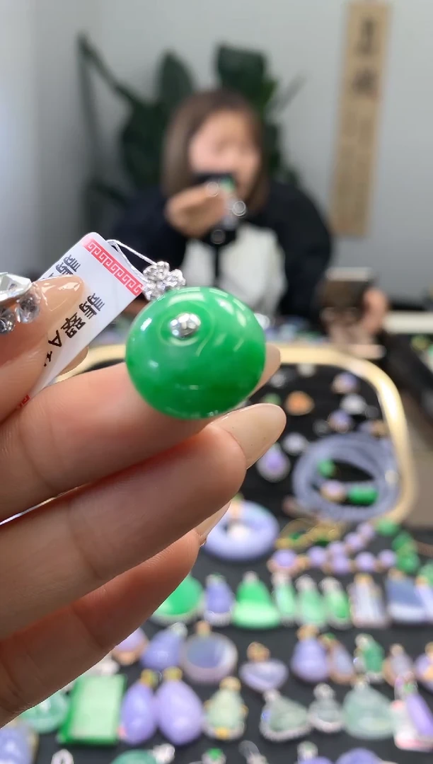 【闪购商品】翡翠颈饰18K金镶嵌扣子