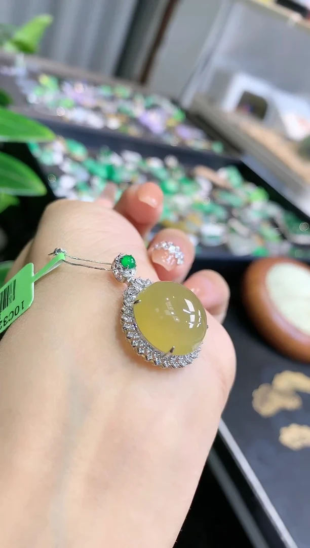 【闪购商品】翡翠颈饰18K金镶嵌蛋面